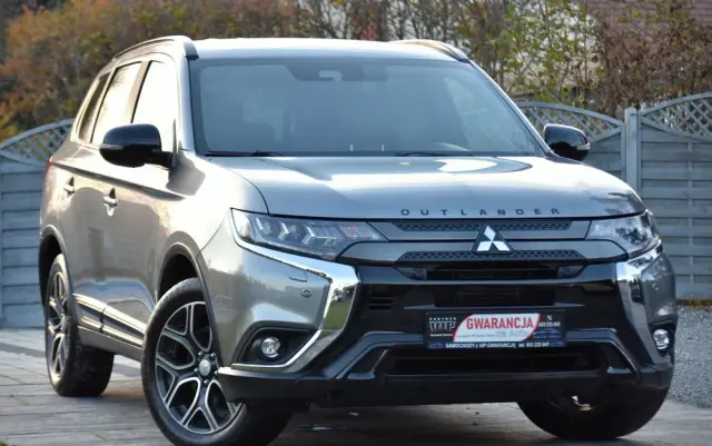 MITSUBISHI Outlander 2.0 4WD CVT Diamant Edition+