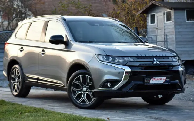 MITSUBISHI Outlander 2.0 4WD CVT Diamant Edition+