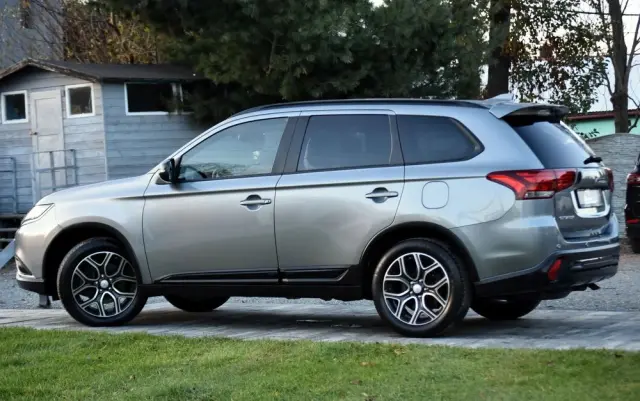 MITSUBISHI Outlander 2.0 4WD CVT Diamant Edition+