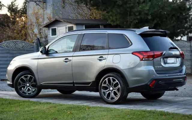 MITSUBISHI Outlander 2.0 4WD CVT Diamant Edition+