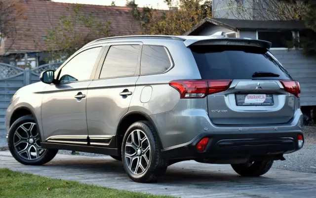 MITSUBISHI Outlander 2.0 4WD CVT Diamant Edition+