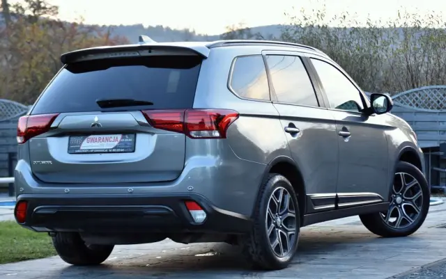 MITSUBISHI Outlander 2.0 4WD CVT Diamant Edition+