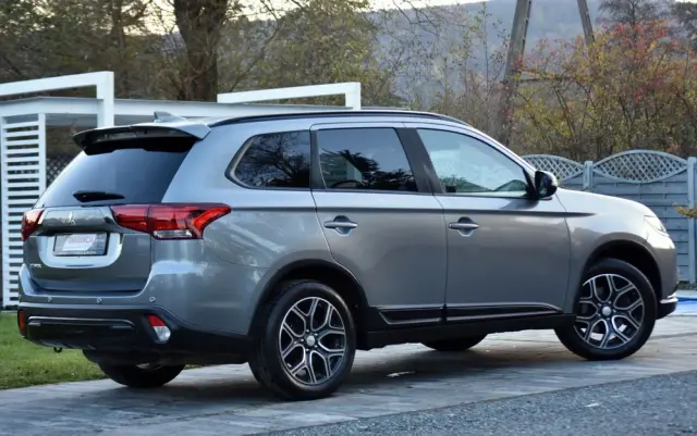 MITSUBISHI Outlander 2.0 4WD CVT Diamant Edition+
