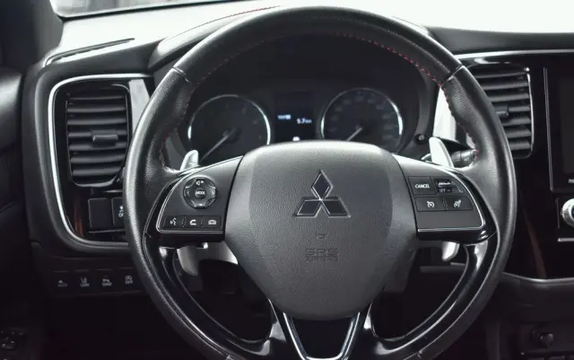 MITSUBISHI Outlander 2.0 4WD CVT Diamant Edition+