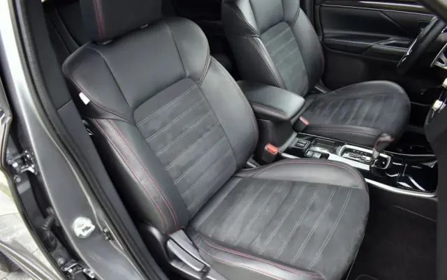 MITSUBISHI Outlander 2.0 4WD CVT Diamant Edition+