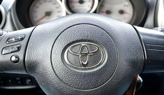TOYOTA Rav 4 