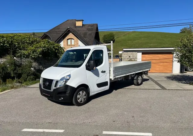 NISSAN NV400 