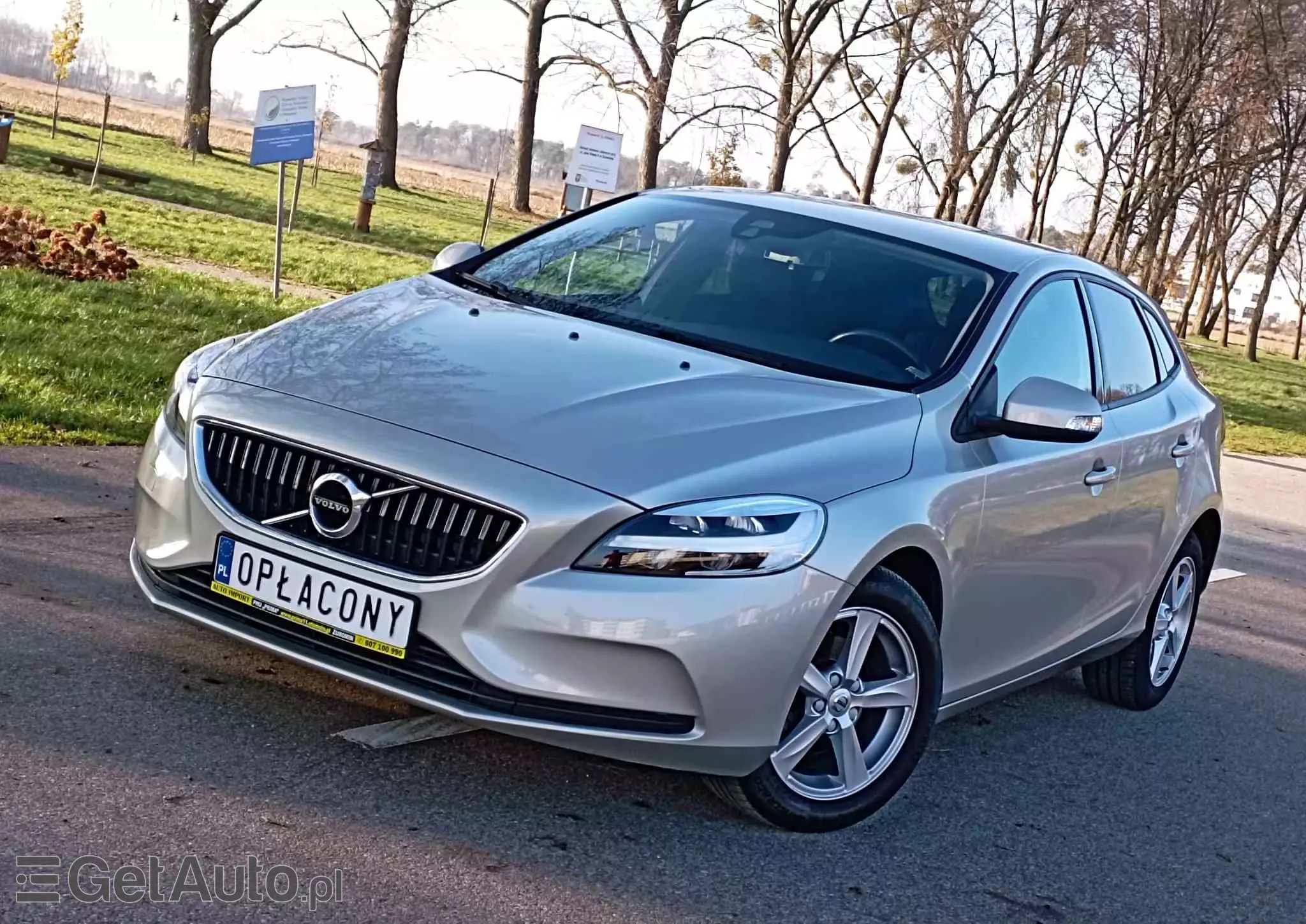 VOLVO V40 
