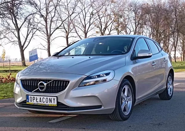VOLVO V40 