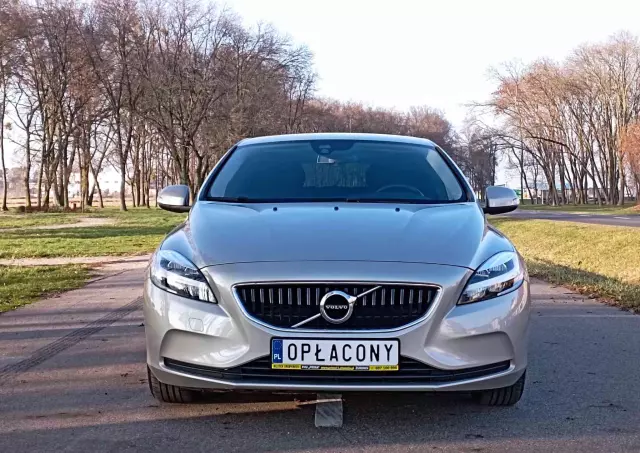 VOLVO V40 