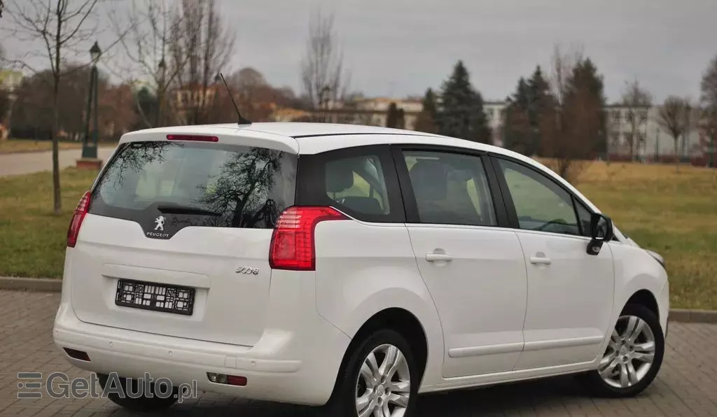 PEUGEOT 5008 