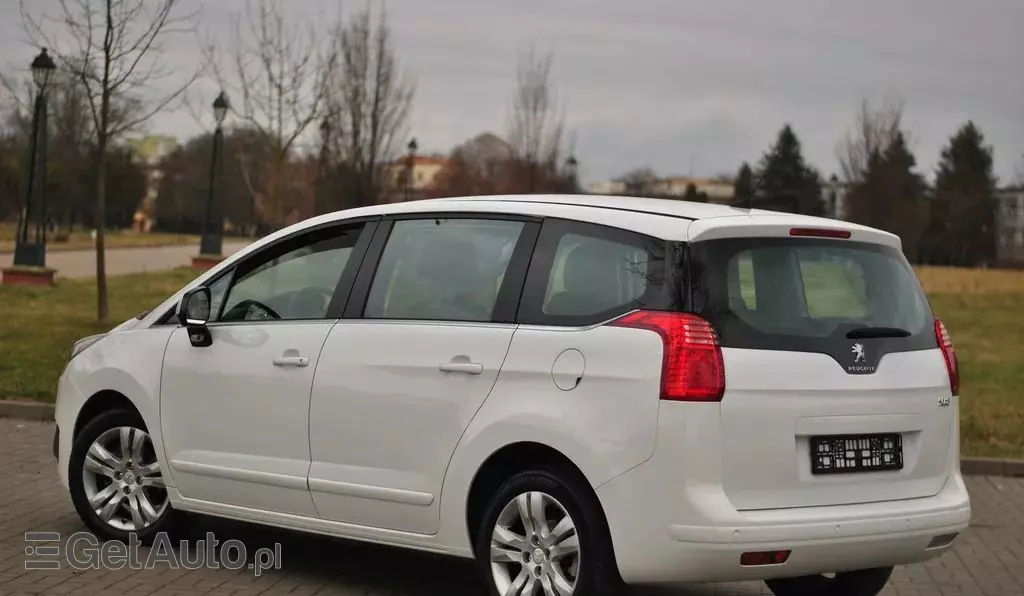 PEUGEOT 5008 