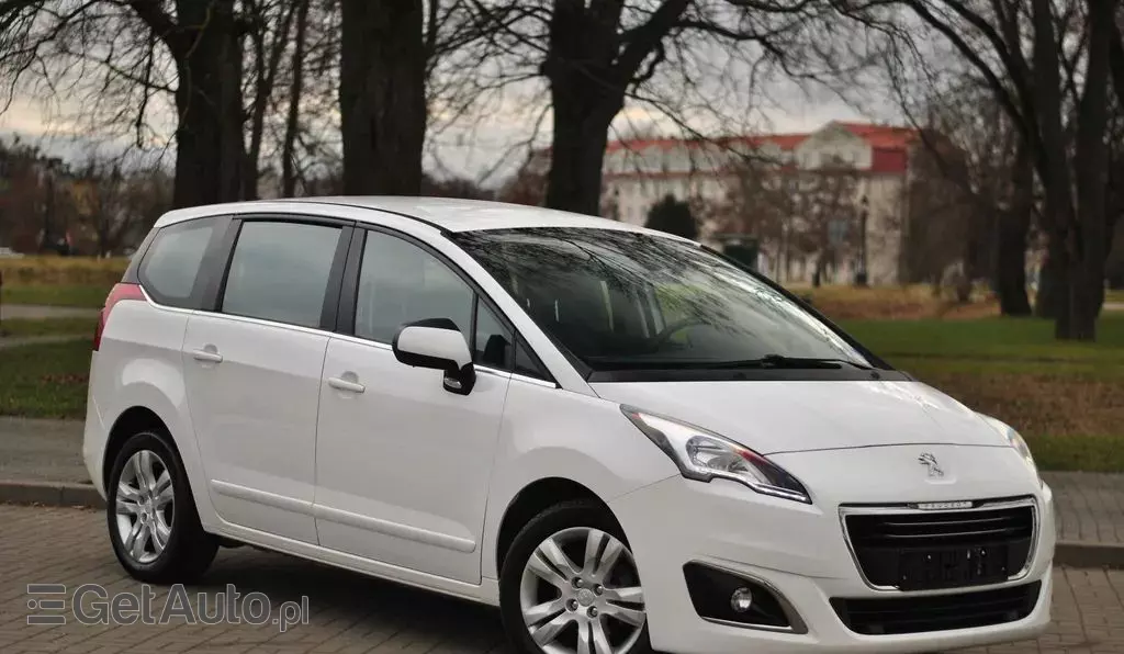 PEUGEOT 5008 