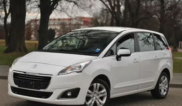PEUGEOT 5008 