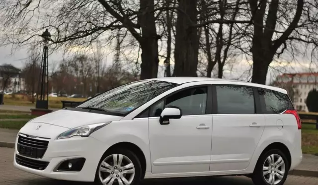 PEUGEOT 5008 