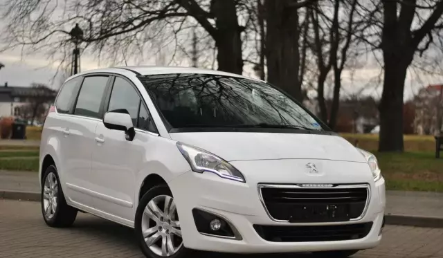 PEUGEOT 5008 