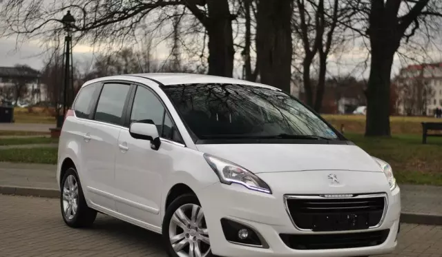 PEUGEOT 5008 
