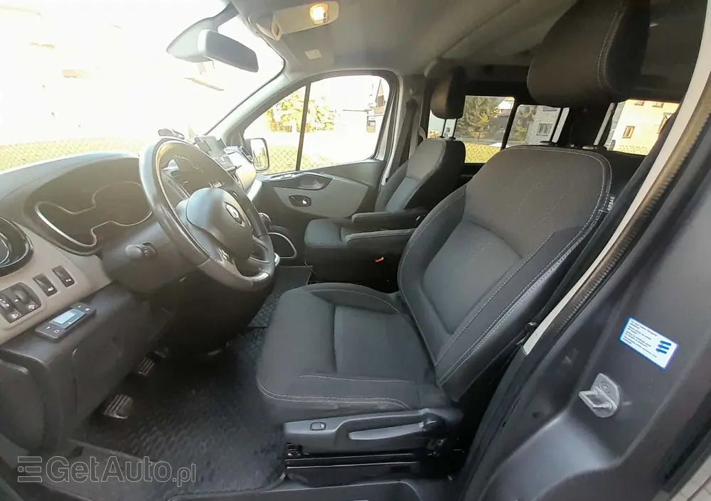 RENAULT Trafic 