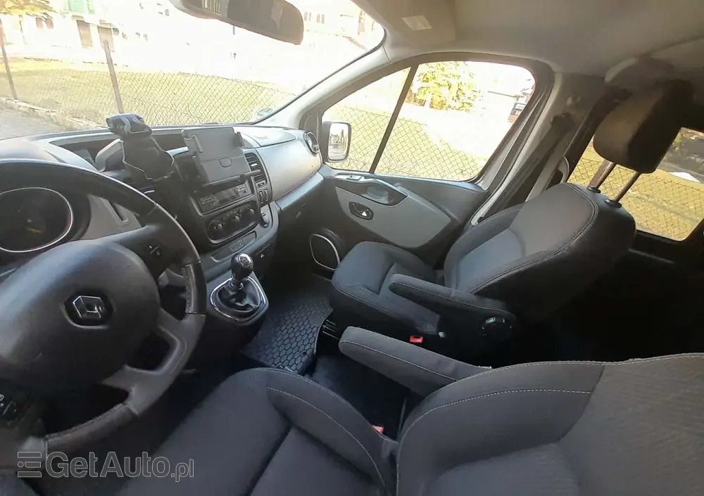 RENAULT Trafic 