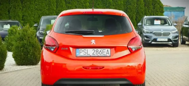 PEUGEOT 208 
