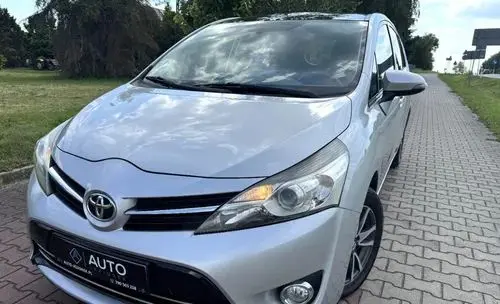 TOYOTA Verso 