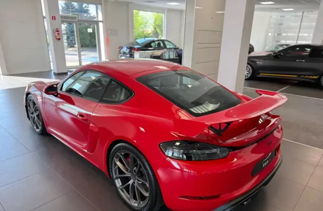 PORSCHE 718 Cayman 