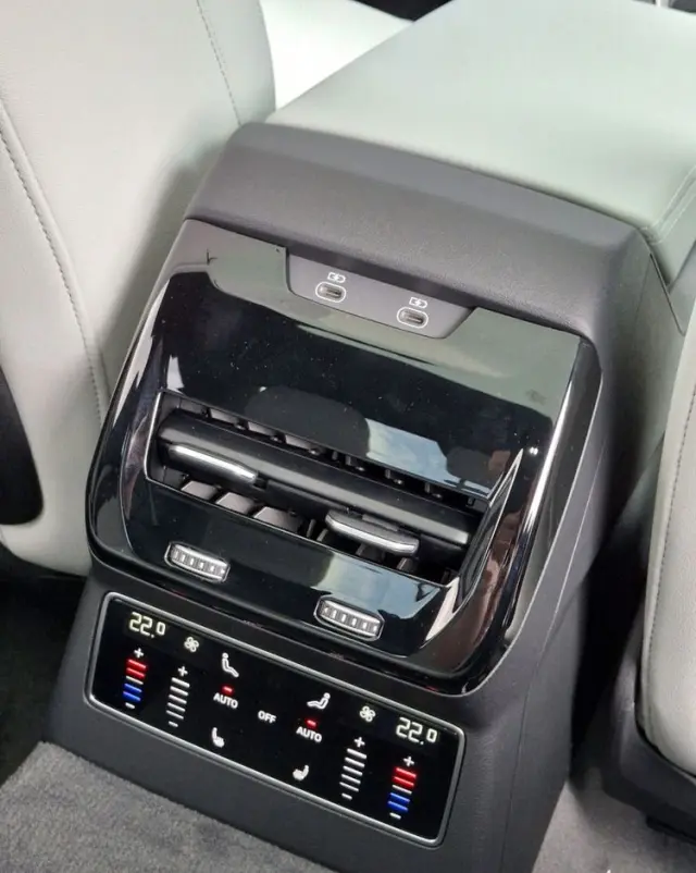 AUDI A6 Limousine 