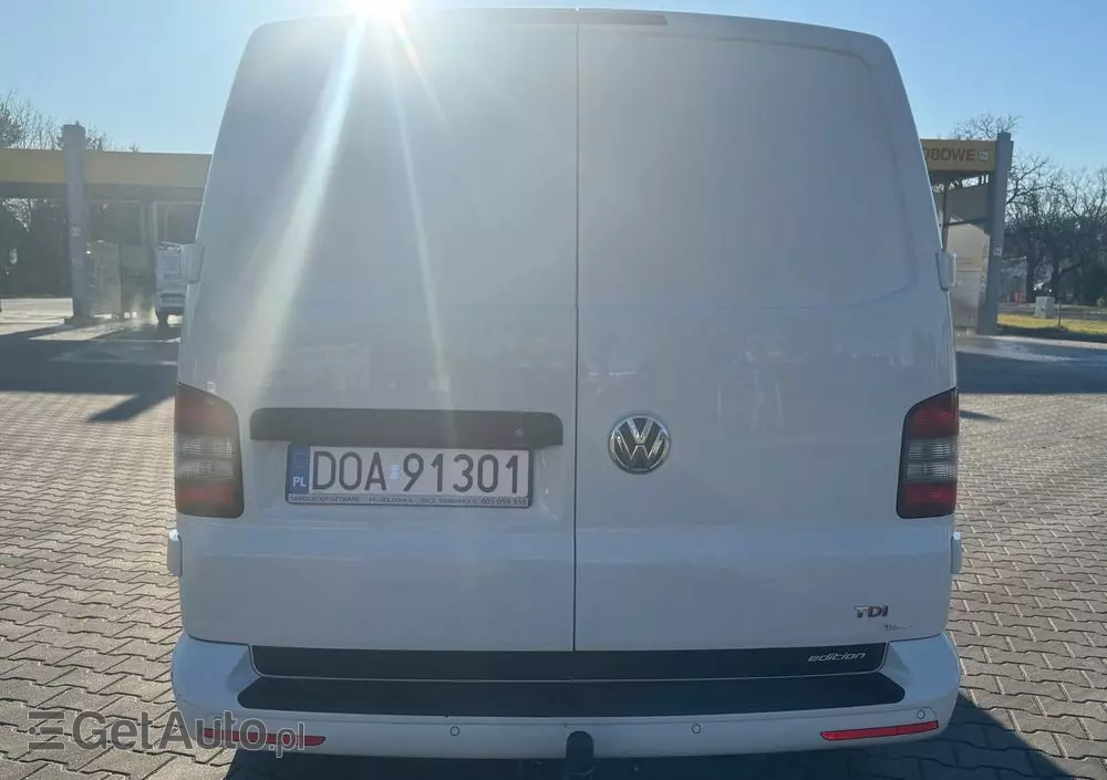 VOLKSWAGEN Transporter Caravelle DSG Edition