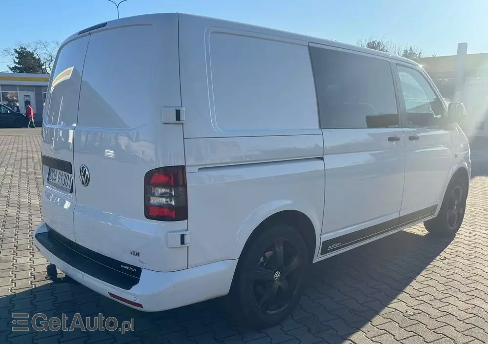 VOLKSWAGEN Transporter Caravelle DSG Edition