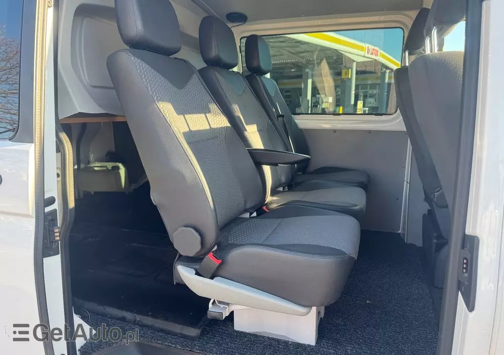 VOLKSWAGEN Transporter Caravelle DSG Edition