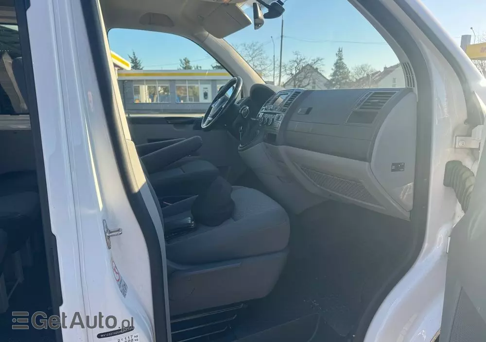 VOLKSWAGEN Transporter Caravelle DSG Edition
