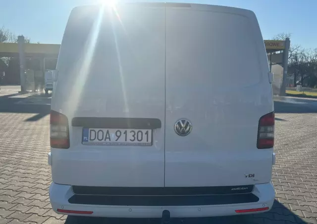 VOLKSWAGEN Transporter Caravelle DSG Edition