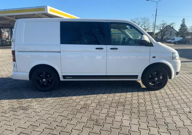 VOLKSWAGEN Transporter Caravelle DSG Edition