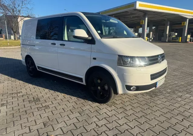 VOLKSWAGEN Transporter Caravelle DSG Edition