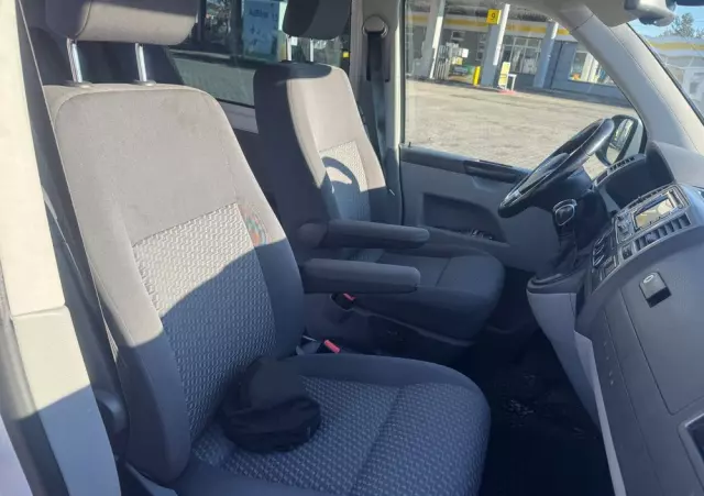 VOLKSWAGEN Transporter Caravelle DSG Edition