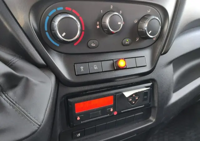 IVECO Daily 70C17 Mroźnia Ściana Grodziowa Multitemperatura 