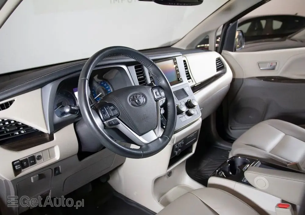 TOYOTA Sienna 3.5 V6