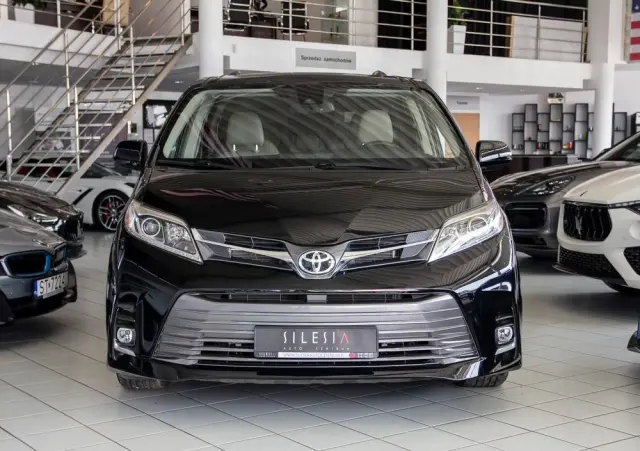 TOYOTA Sienna 3.5 V6