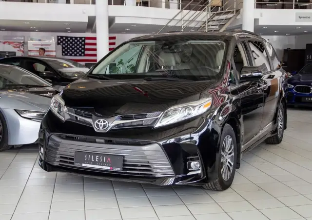 TOYOTA Sienna 3.5 V6