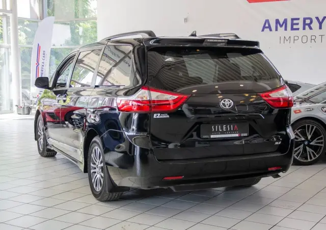 TOYOTA Sienna 3.5 V6