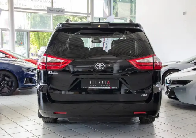 TOYOTA Sienna 3.5 V6