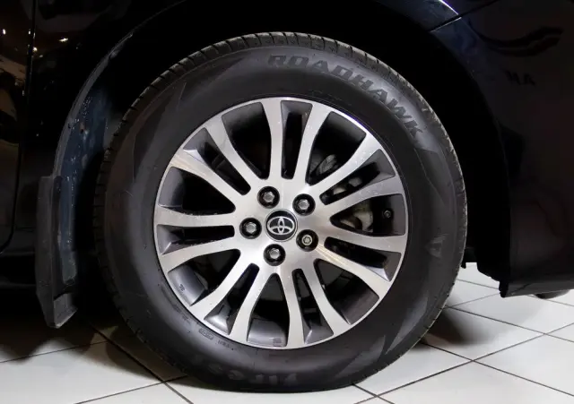 TOYOTA Sienna 3.5 V6