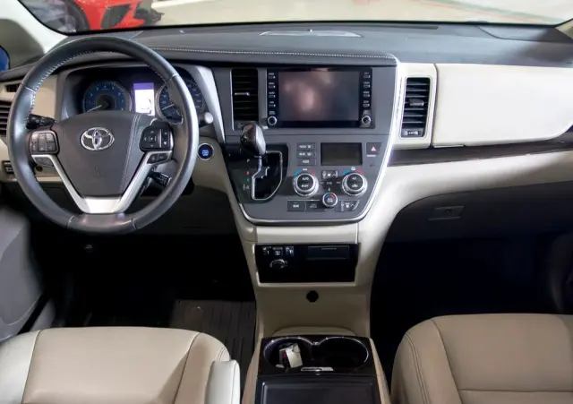 TOYOTA Sienna 3.5 V6