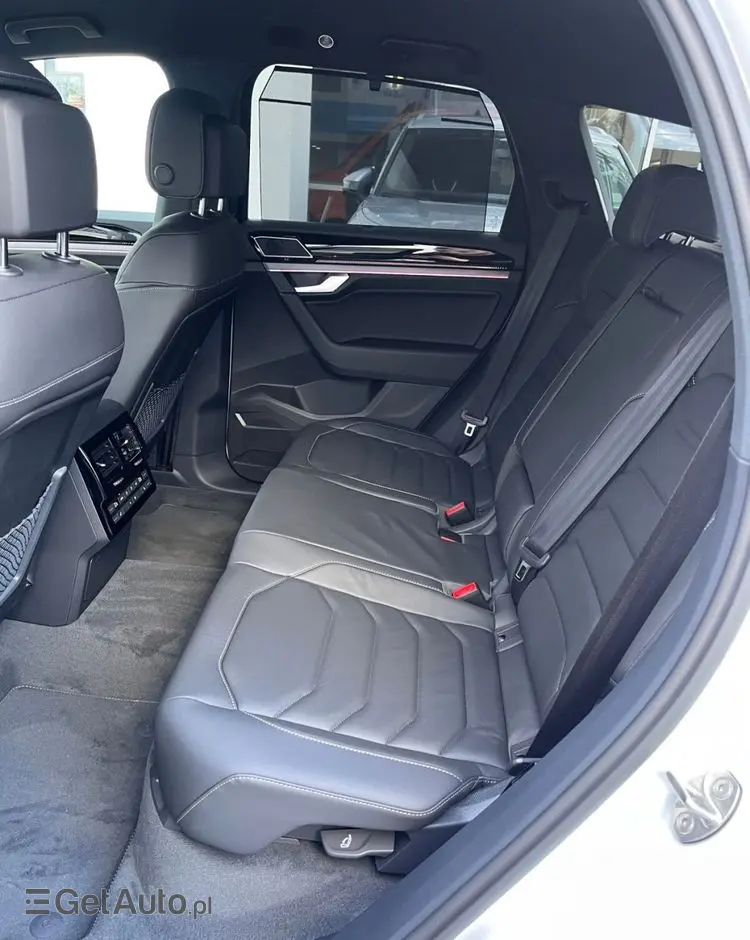 VOLKSWAGEN Touareg 3.0 V6 TDI 4Motion R-Line