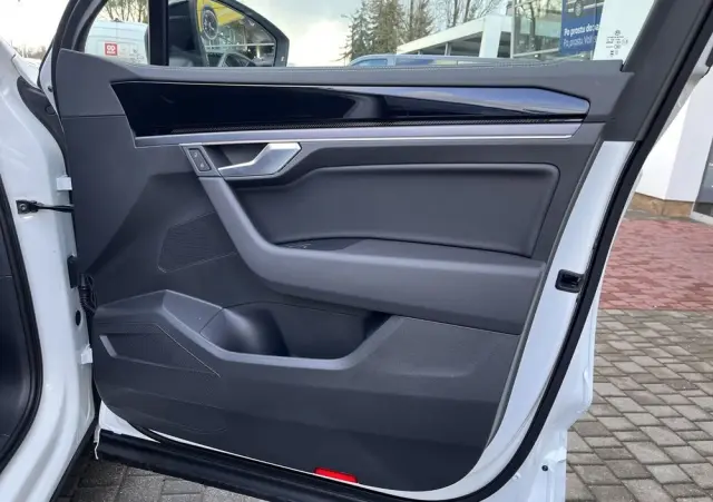 VOLKSWAGEN Touareg 3.0 V6 TDI 4Motion R-Line