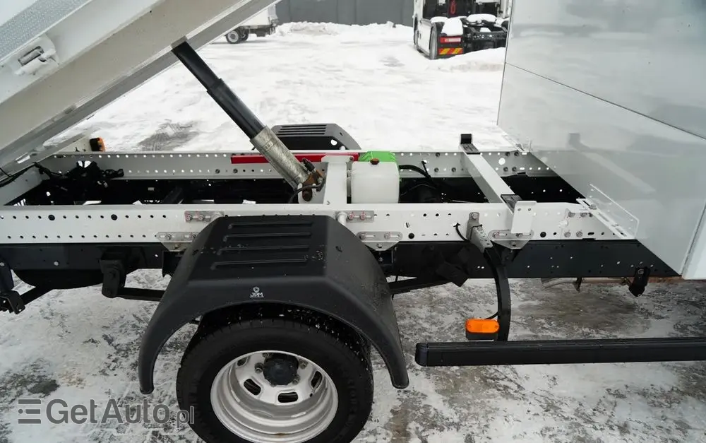 IVECO DAILY 35-160 / WYWROTKA / BRYGADÓWKA - 6 MIEJSC  / BLIŹNIAK / MANUAL / 2023 R / SPROWADZONY 