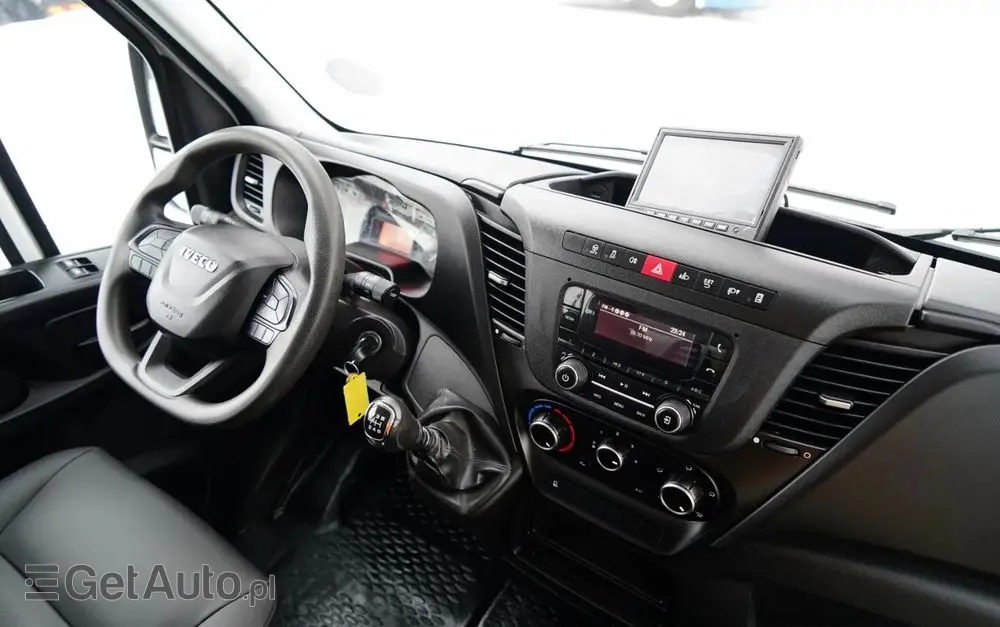 IVECO DAILY 35-160 / WYWROTKA / BRYGADÓWKA - 6 MIEJSC  / BLIŹNIAK / MANUAL / 2023 R / SPROWADZONY 