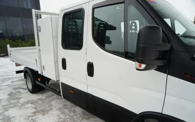 IVECO DAILY 35-160 / WYWROTKA / BRYGADÓWKA - 6 MIEJSC  / BLIŹNIAK / MANUAL / 2023 R / SPROWADZONY 