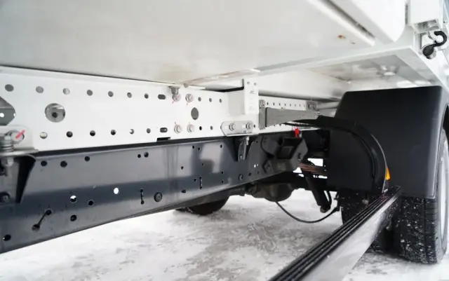 IVECO DAILY 35-160 / WYWROTKA / BRYGADÓWKA - 6 MIEJSC  / BLIŹNIAK / MANUAL / 2023 R / SPROWADZONY 