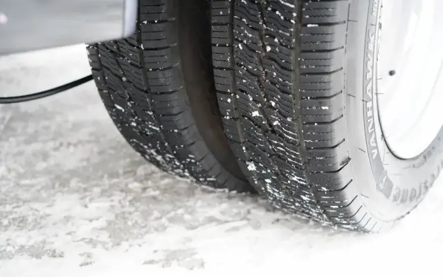 IVECO DAILY 35-160 / WYWROTKA / BRYGADÓWKA - 6 MIEJSC  / BLIŹNIAK / MANUAL / 2023 R / SPROWADZONY 